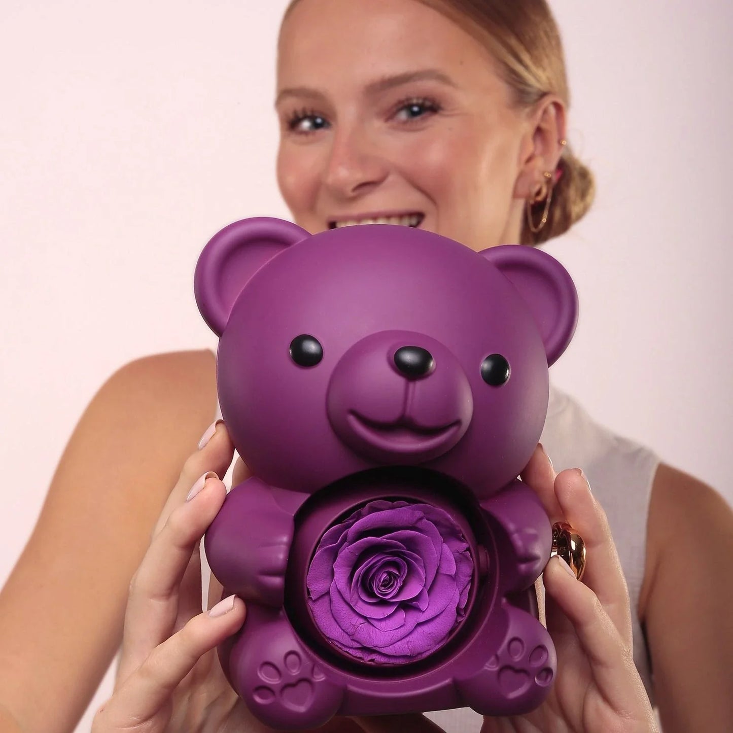 Wieczny Miś z Róż i personalizowany naszyjnik