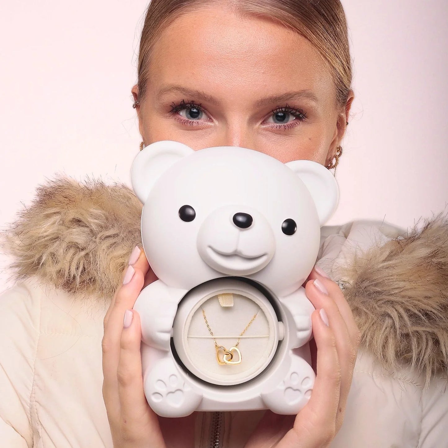 Wieczny Miś z Róż i personalizowany naszyjnik