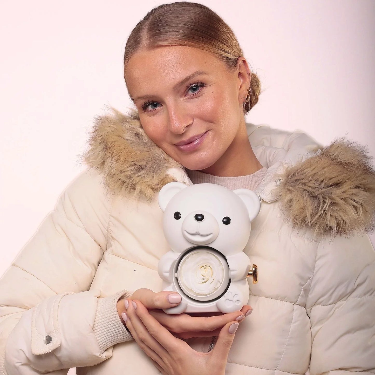 Wieczny Miś z Róż i personalizowany naszyjnik